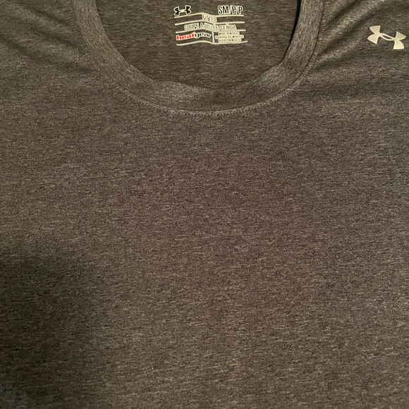 Under Armour Women’s Short Sleeve T-shirt in Small - Picture 3 of 3